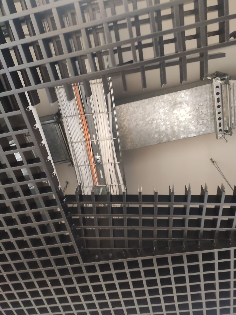 Twisted pair cable in an unprotected place (office) Twisted pair cable in an unprotected place (office)