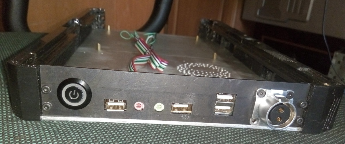Fitting covers for side interface ports. Fitting covers for side interface ports.