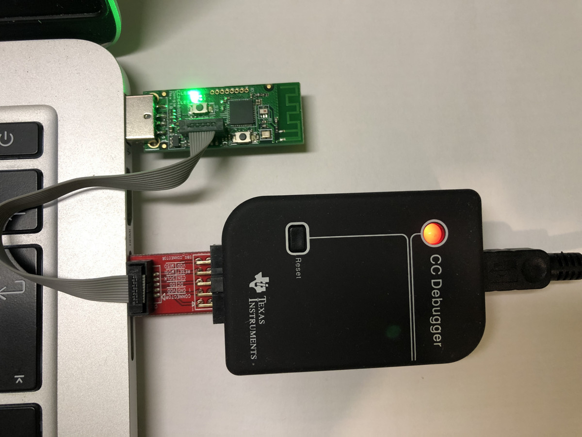 Connecting the CC Debugger to a ZigBee stick for firmware flashing Connecting the CC Debugger to a ZigBee stick for firmware flashing
