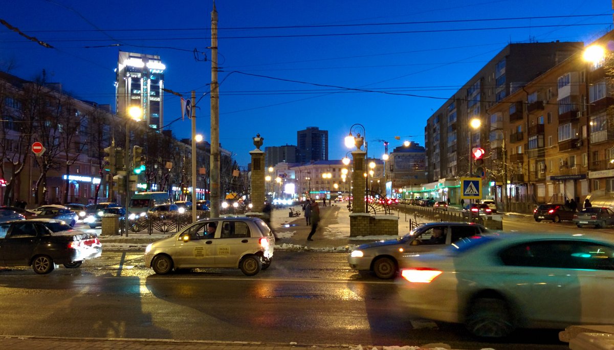 A night photo with many moving objects