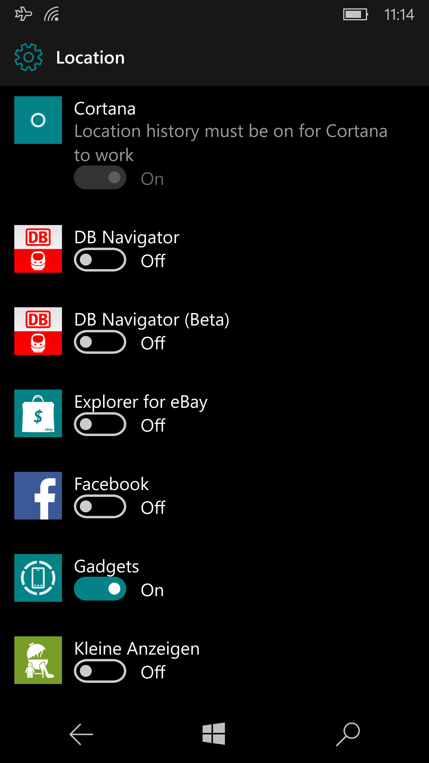 Left: apps with access to location data; right: telephony access toggle.